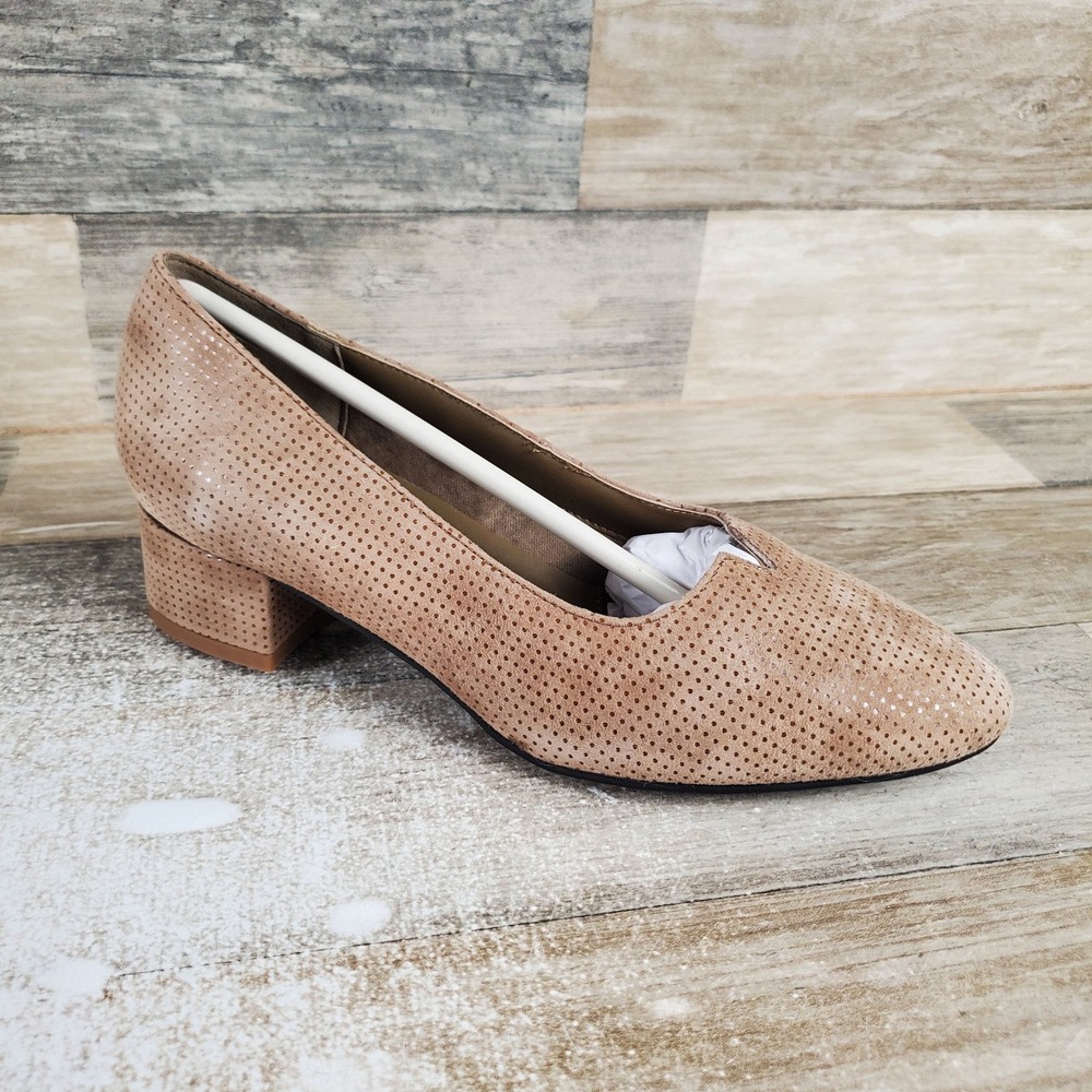 David Tate Culture Womens Pumps Sz 6 M Taupe Suede Slip On Round Toe Block Heel